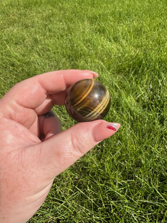 High-Quality Tiger's Eye Spheres with Chatoyancy - 1 Inch Diameter